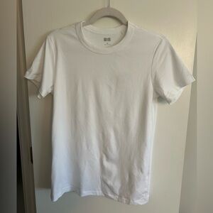 Uniqlo white t shirt